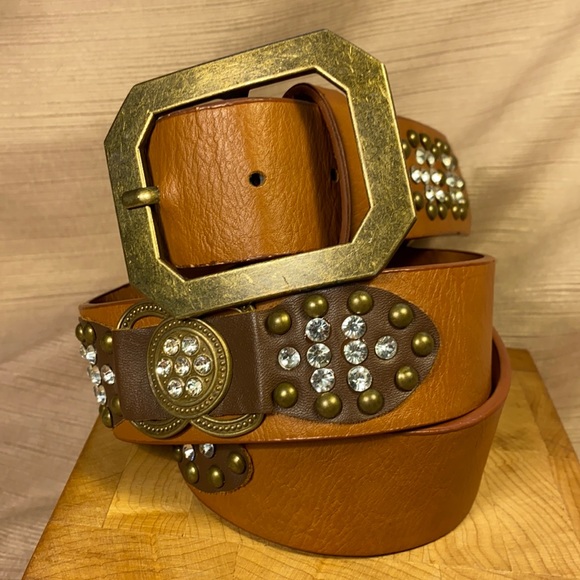 Almost NEW studded bedazzled leather belt - Picture 1 of 16